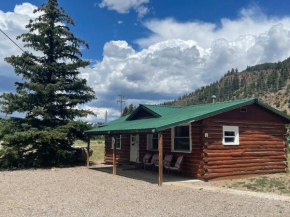 Cozy cabin #1 at Aspen Ridge Cabins